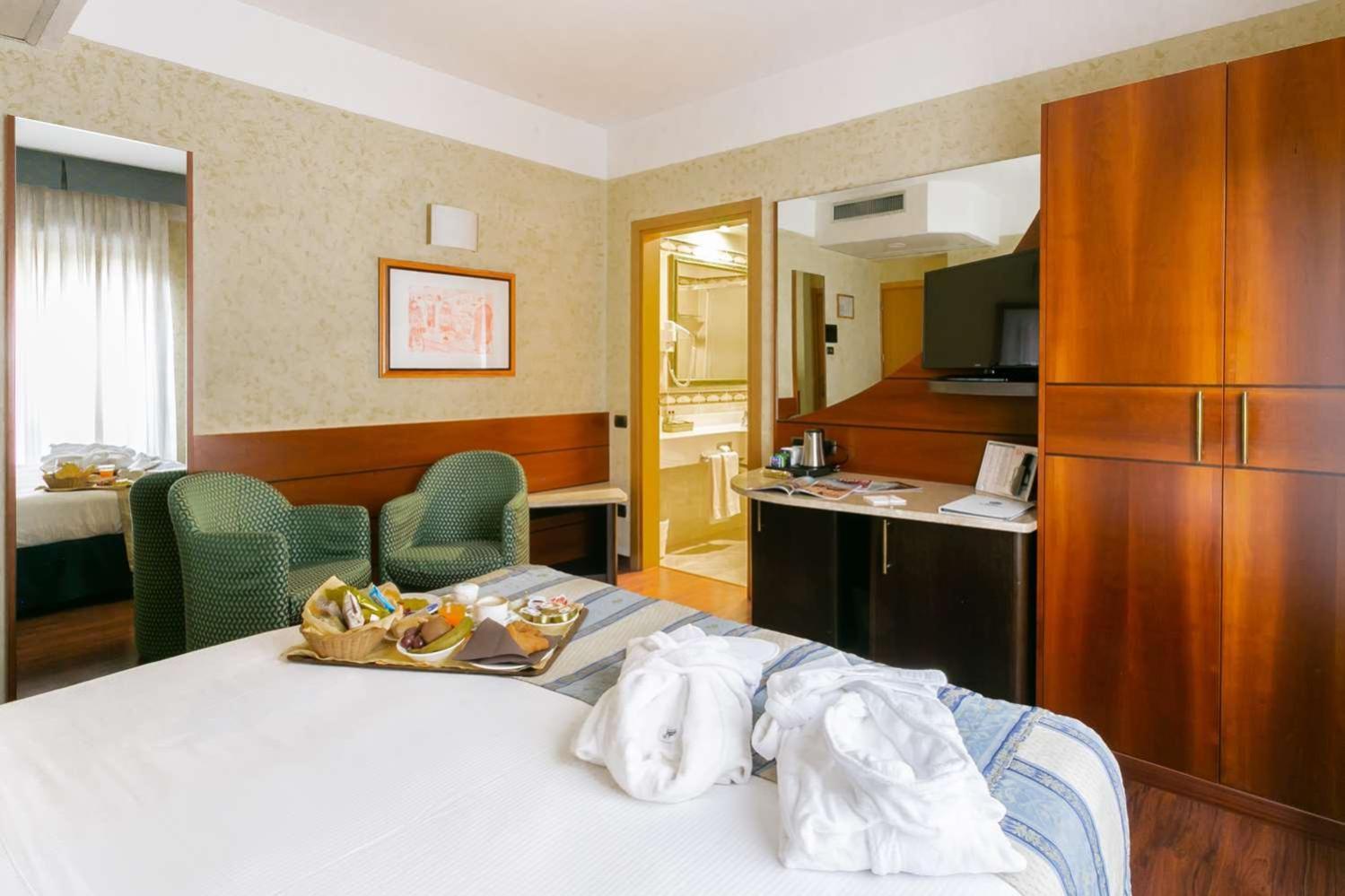 Hotel Mirage Sure Hotel Collection By Best Western Милано Екстериор снимка