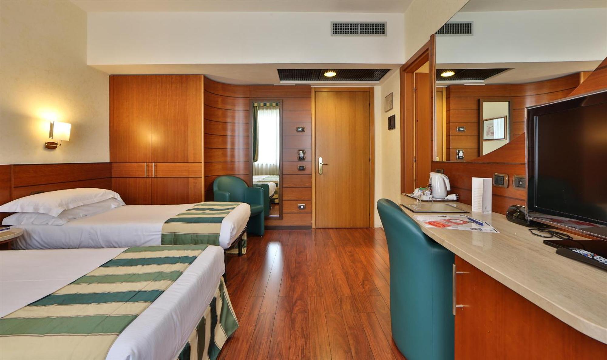 Hotel Mirage Sure Hotel Collection By Best Western Милано Екстериор снимка